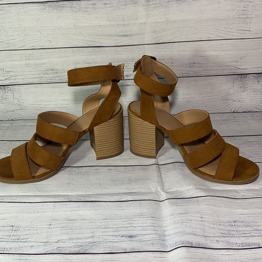 Universal Thread Chunky Heel Sandals Size 7.5 - Picture 4 of 13